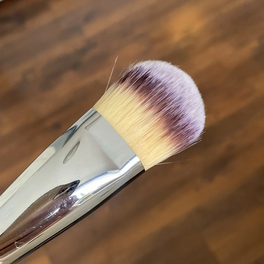 It Cosmetics Makeup Brush Heavenly LUXE PLUSH PADDLE Foundation Brush